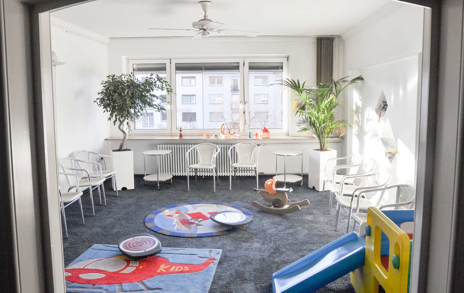 Kinderfreundliches Wartezimmer der Praxis Dr. Ohlig